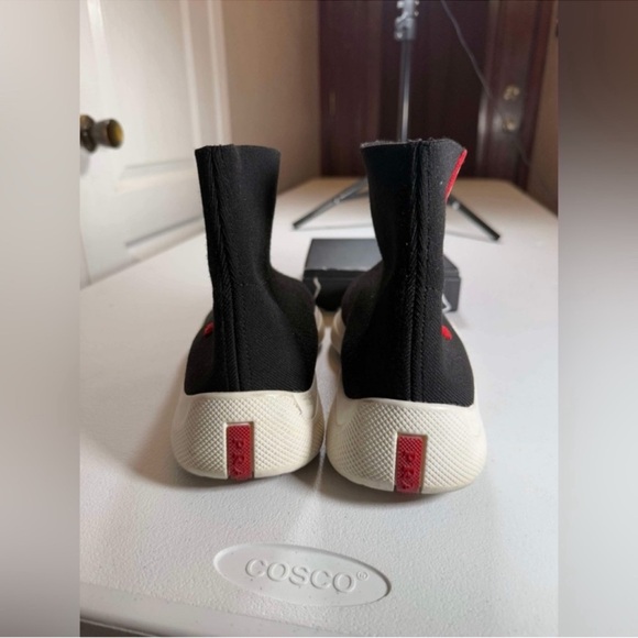 Prada Logo Band Sock Sneaker hi-Top Sock Sneakers
Men 7 UK / US 8 - Picture 9 of 13
